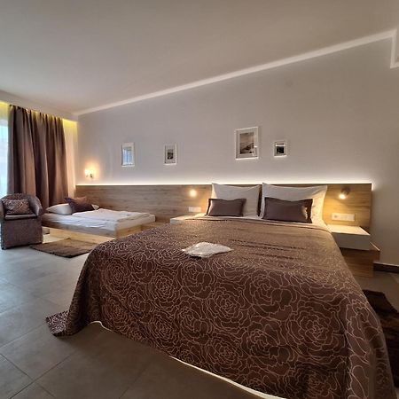 House Novalia Hotel โนวาลยา ภายนอก รูปภาพ