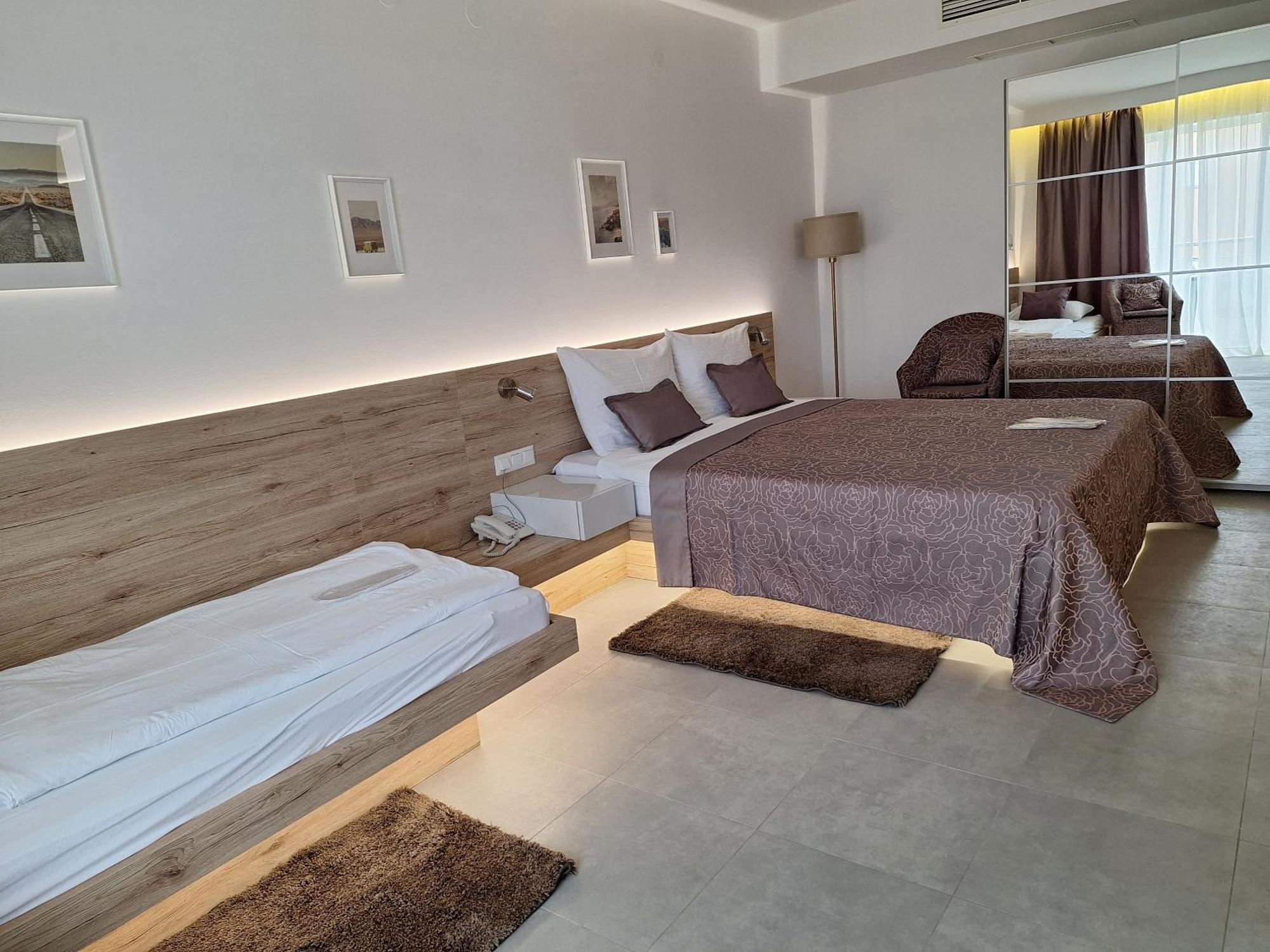 House Novalia Hotel โนวาลยา ภายนอก รูปภาพ