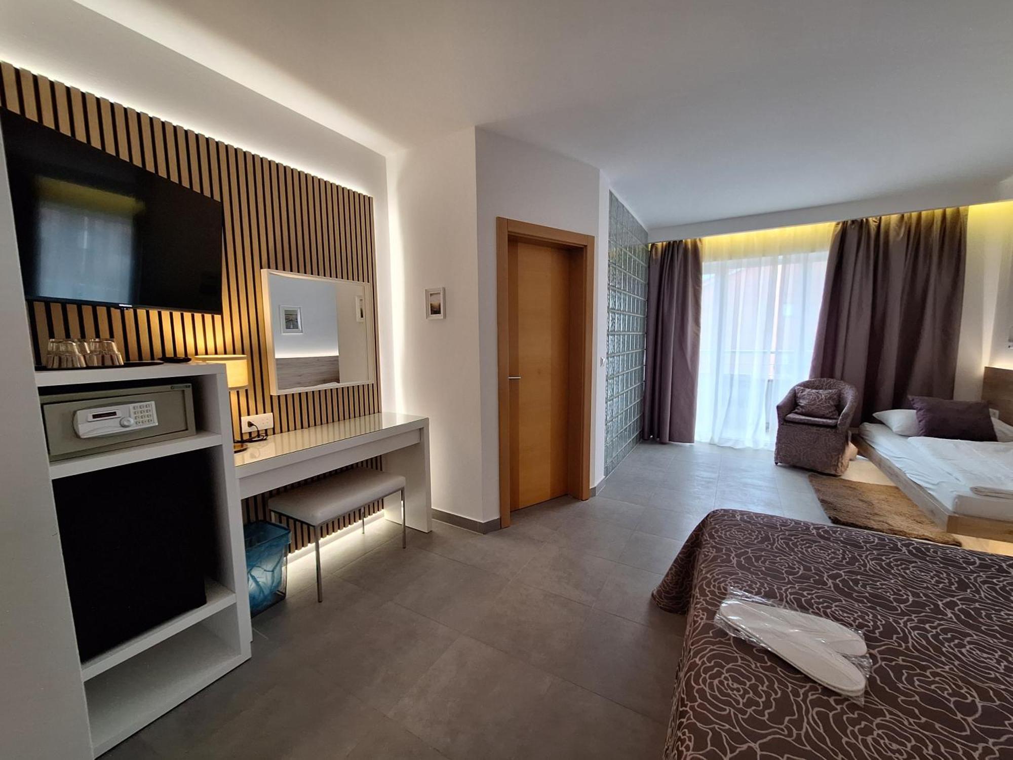 House Novalia Hotel โนวาลยา ภายนอก รูปภาพ