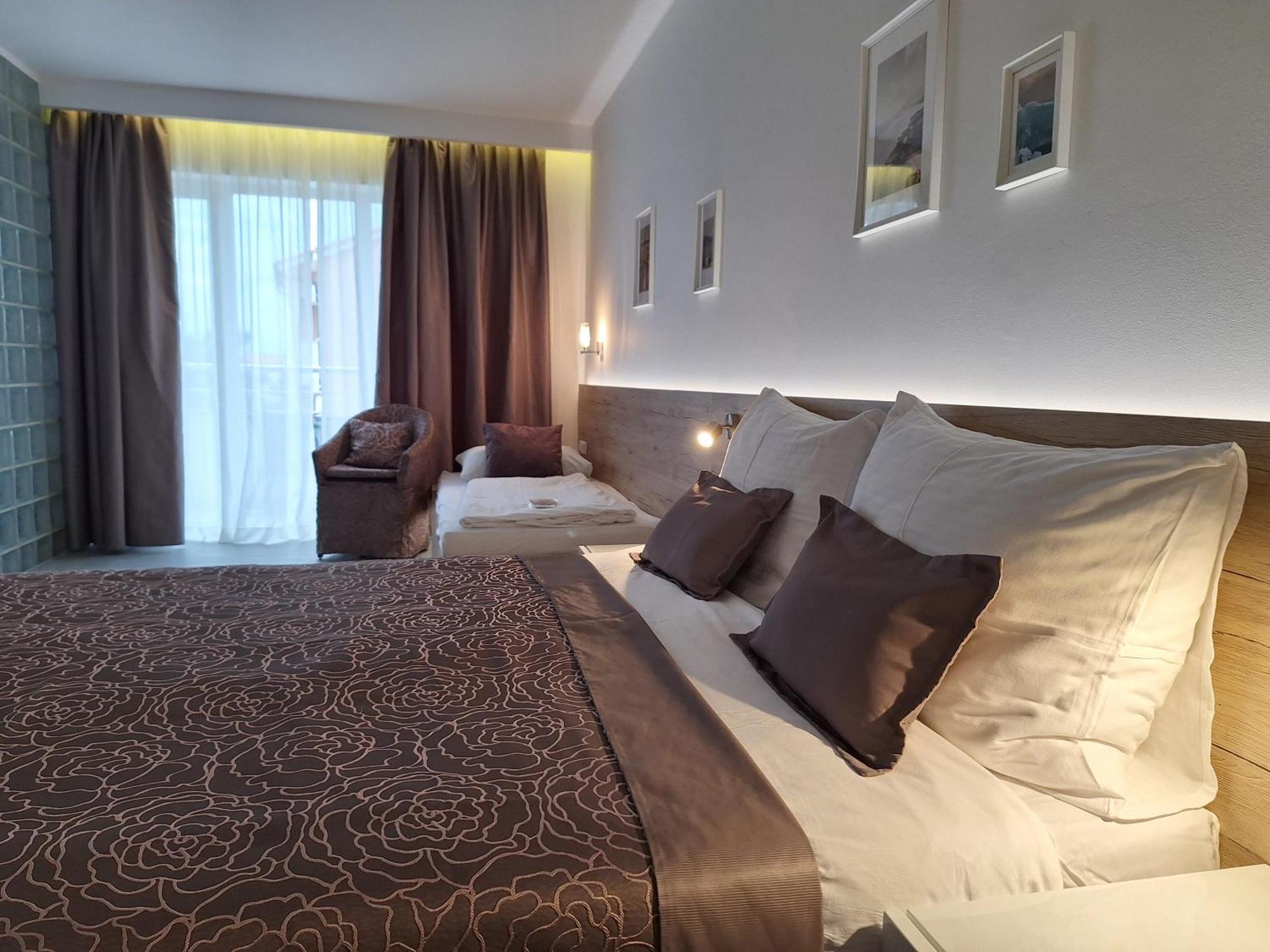 House Novalia Hotel โนวาลยา ภายนอก รูปภาพ