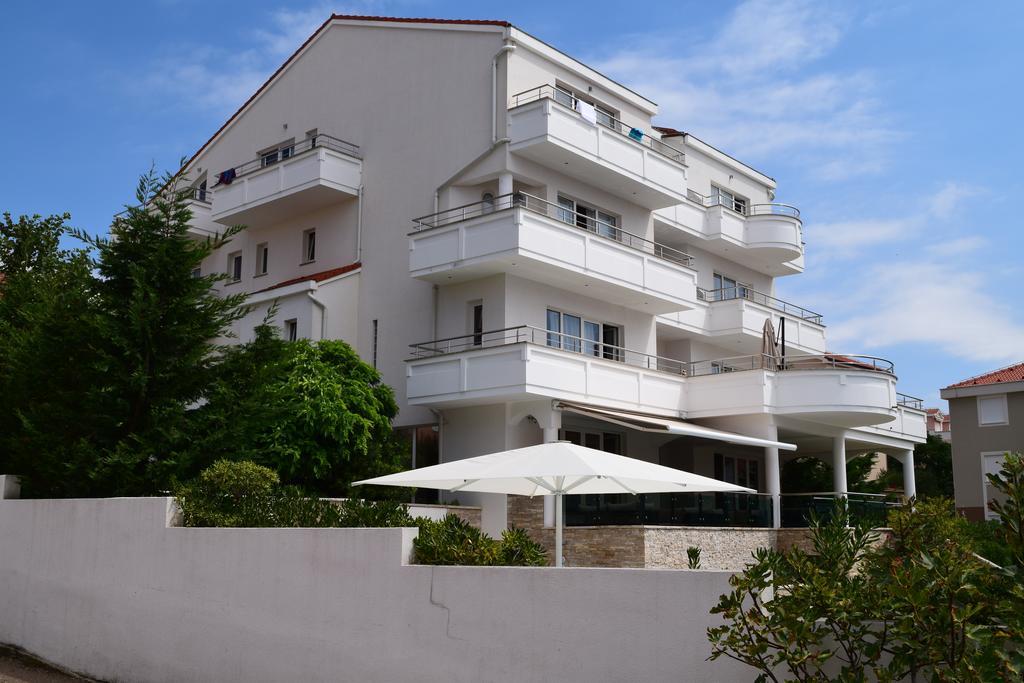 House Novalia Hotel โนวาลยา ภายนอก รูปภาพ