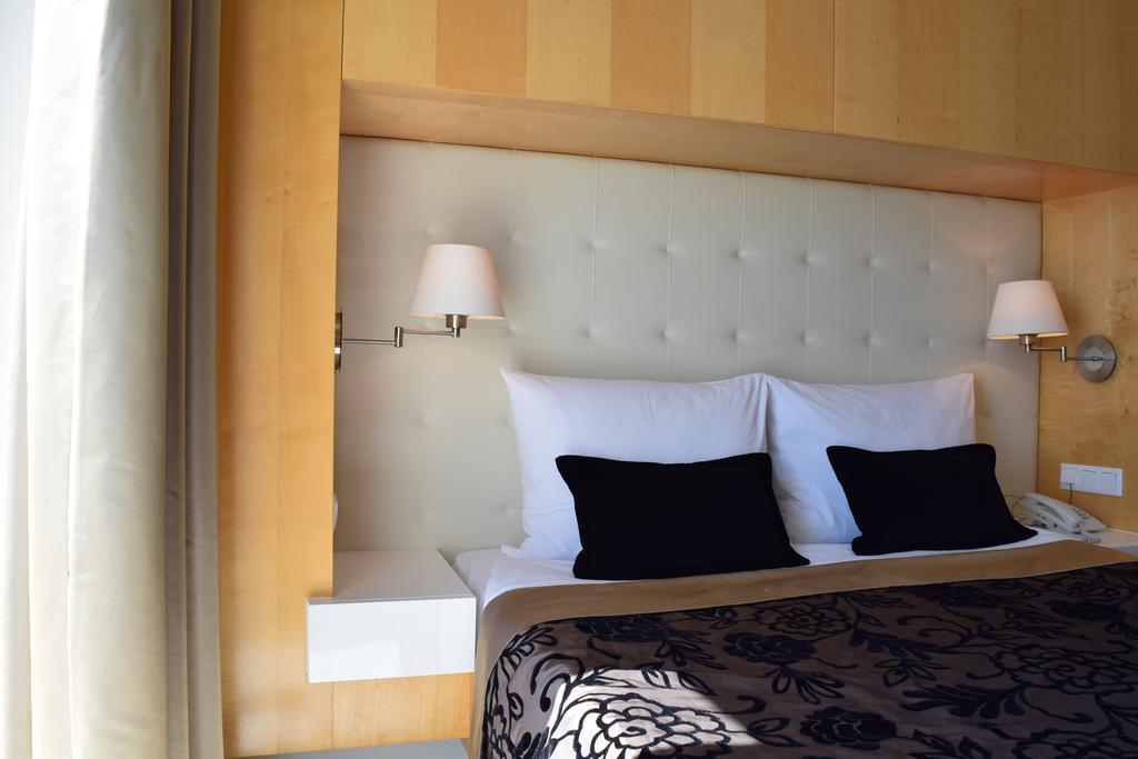 House Novalia Hotel โนวาลยา ภายนอก รูปภาพ