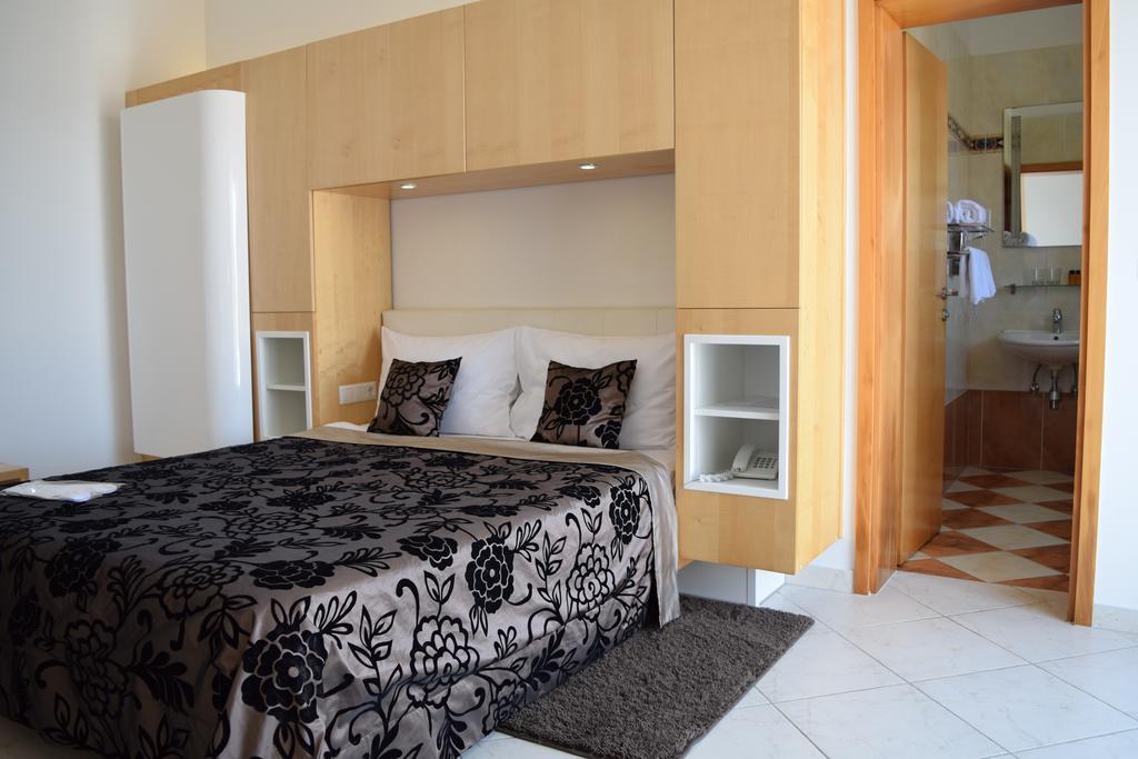House Novalia Hotel โนวาลยา ภายนอก รูปภาพ