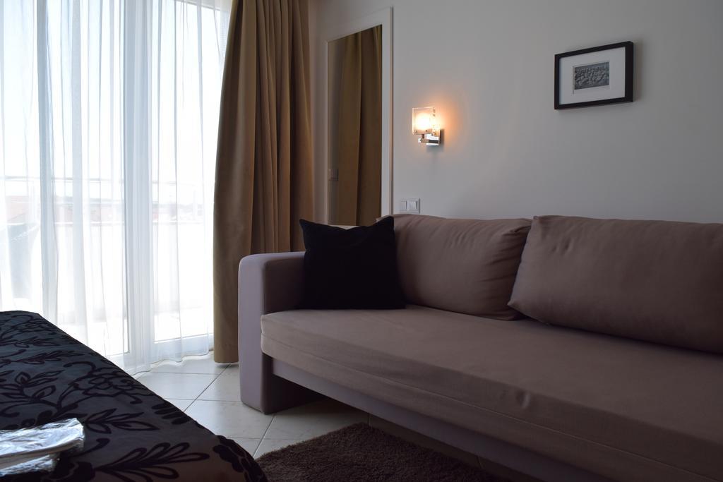 House Novalia Hotel โนวาลยา ภายนอก รูปภาพ