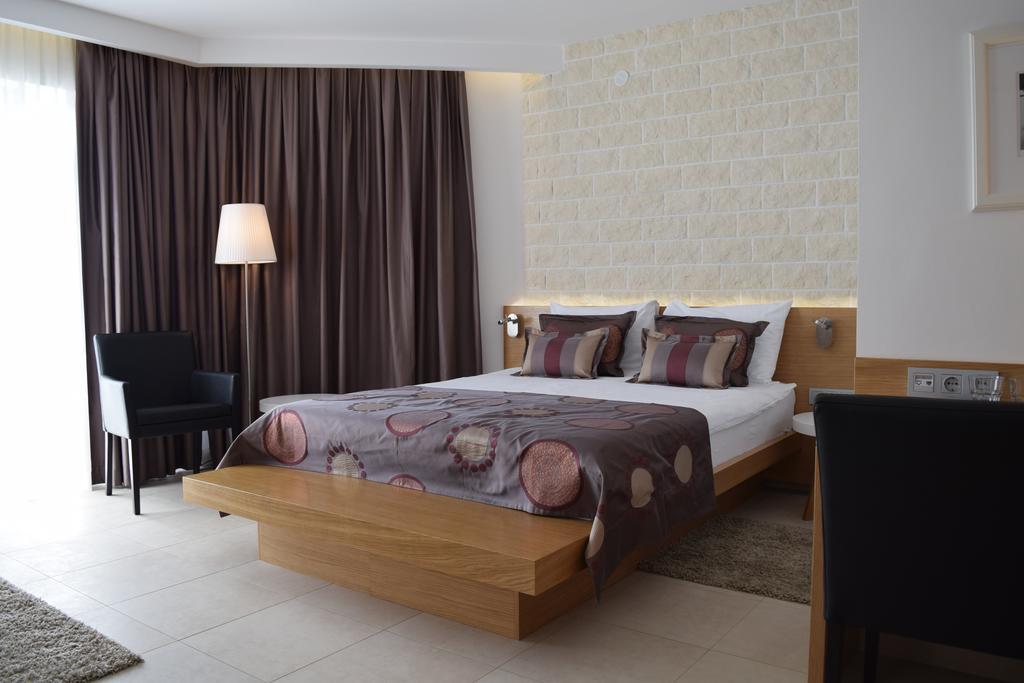 House Novalia Hotel โนวาลยา ภายนอก รูปภาพ
