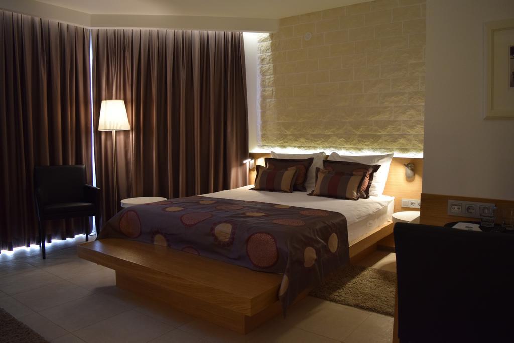House Novalia Hotel โนวาลยา ภายนอก รูปภาพ